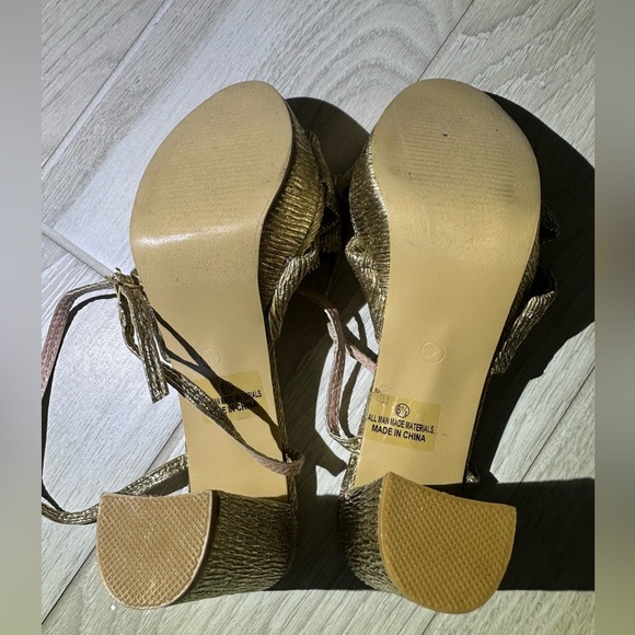 Lulus Gold Metallic Bow Platform Ankle Strap Heels Size 6.5 - Picture 9 of 10